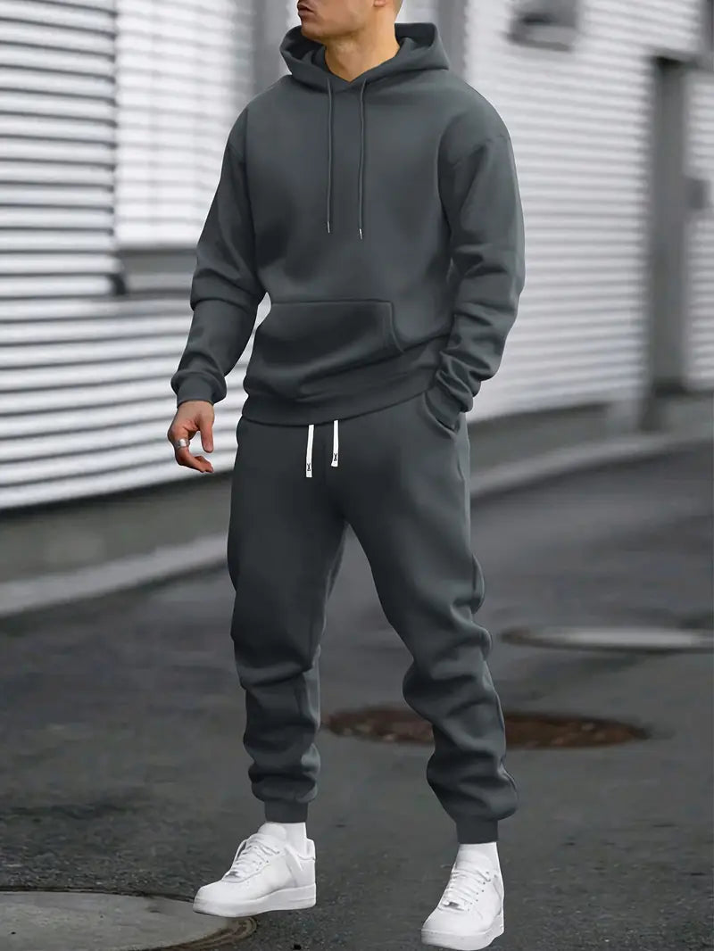 Complete heren trainingspak set: warme hoodie en comfortabele joggingbroek voor sport, lounge of streetwear.