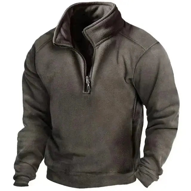 Praktische heren trui met halve ritssluiting en hoge warme kraag, geschikt voor zowel casual als outdoor gebruik.