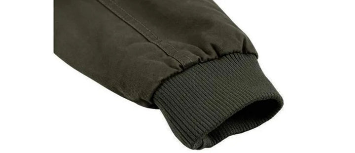 Donkerblauw militair heren bomberjack, stijlvolle en warme winterjas voor streetwear en een casual look.