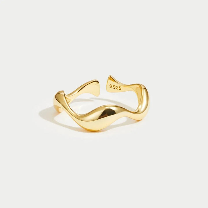 Oceaan-geïnspireerde damesring van 18K verguld zilver. Minimalistisch design, verstelbaar, perfect als cadeau.