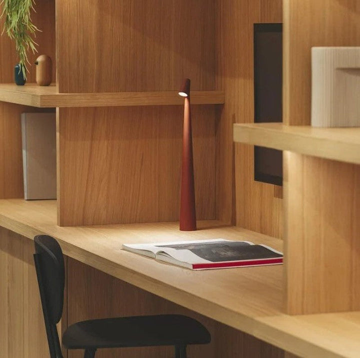 "Minimalistische touch-dimming bedlamp, strakke design tafellamp met warm licht en dimbare bediening, perfect voor elke slaap