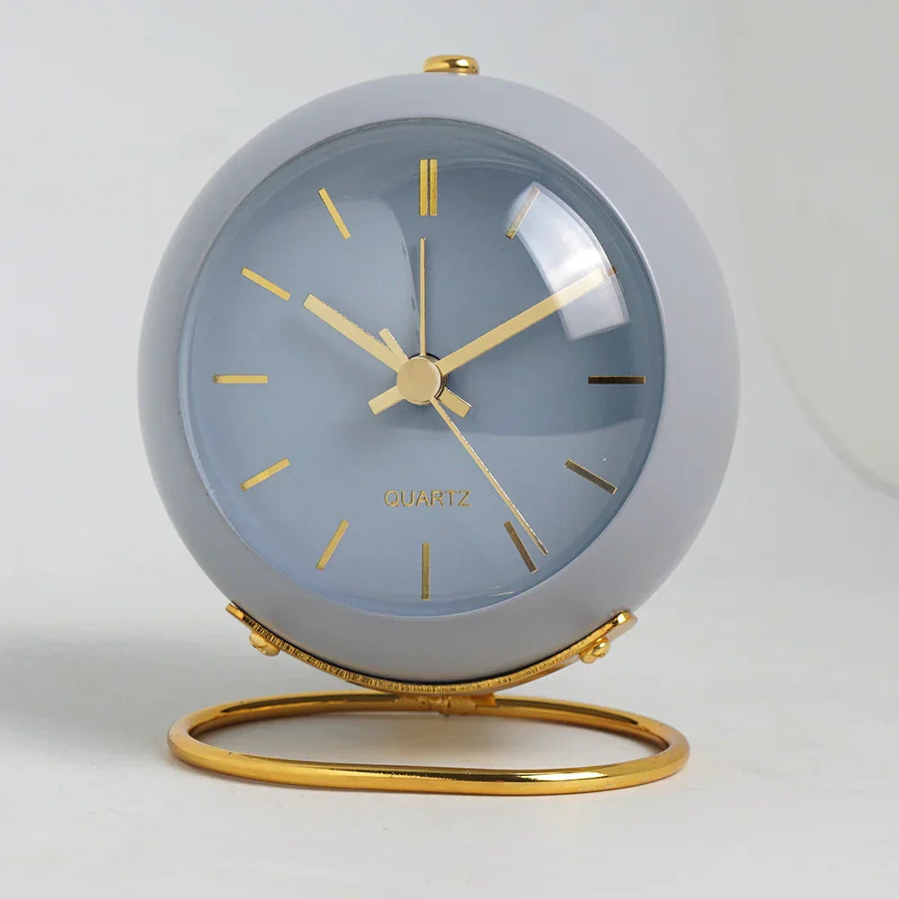 Wekker met lichtgevende wijzers, minimalistisch scandinavisch design. Stille bureauklok; perfect voor nachtkastje/slaapkamer.