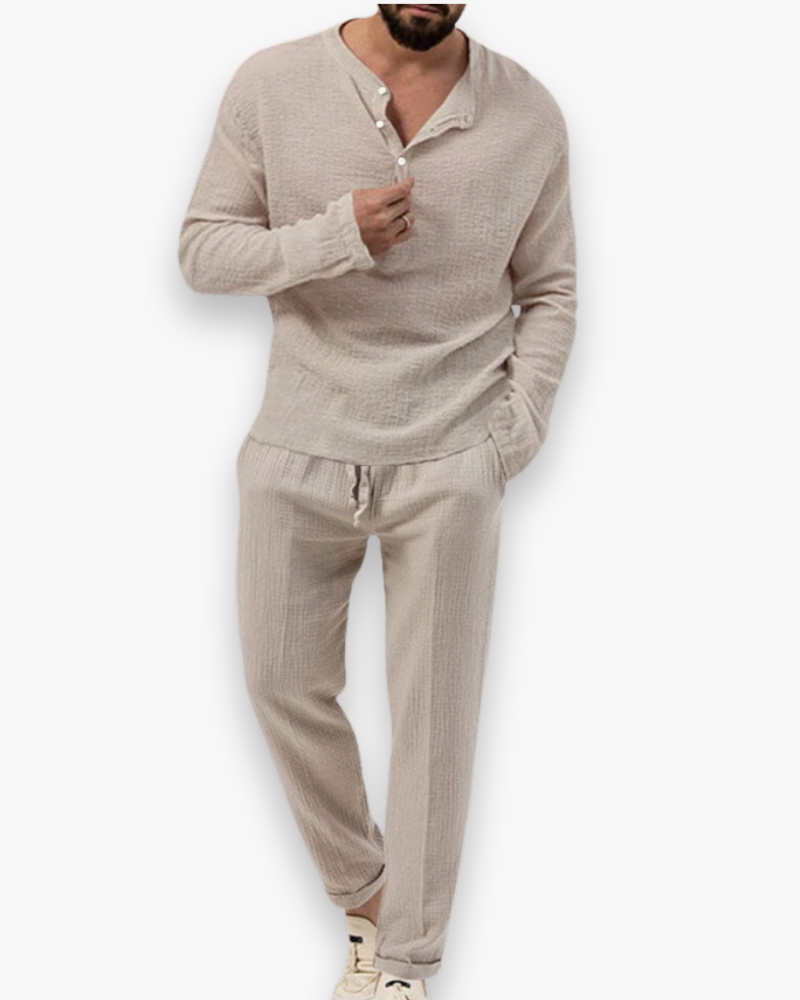 Elegante heren zomerset met stijlvolle top en broek. Ideaal voor een chique, casual zomeroutfit.