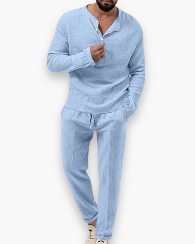 Mooie heren zomerset met relaxte pasvorm. Luchtige top en broek voor ultiem comfort en stijl.