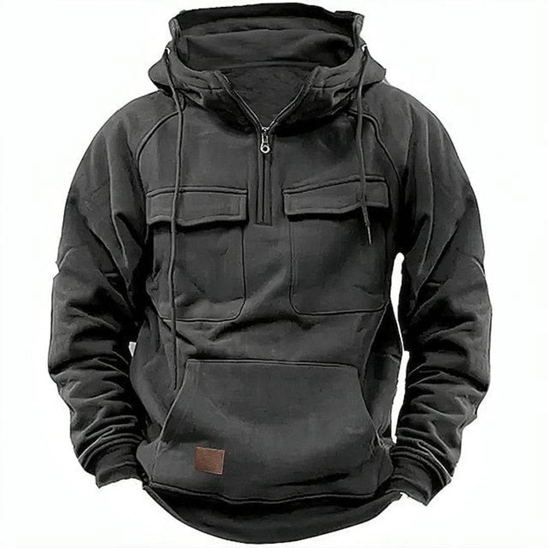 Rugzicht van de comfortabele tactische heren hoodie, veelzijdig voor dagelijkse kleding en wintermode.