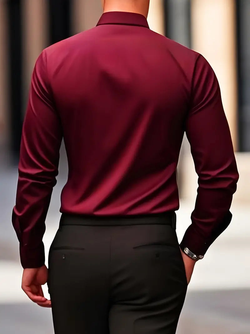 Elegant heren overhemd, ademend en strijkvrij. Lange mouwen, moderne pasvorm, perfect voor zakelijke kleding.