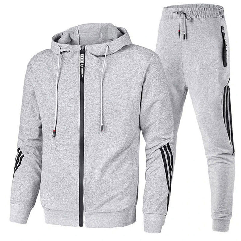 Comfortabel heren trainingspak van zachte stof, bestaande uit een hoodie en joggingbroek voor ontspanning.