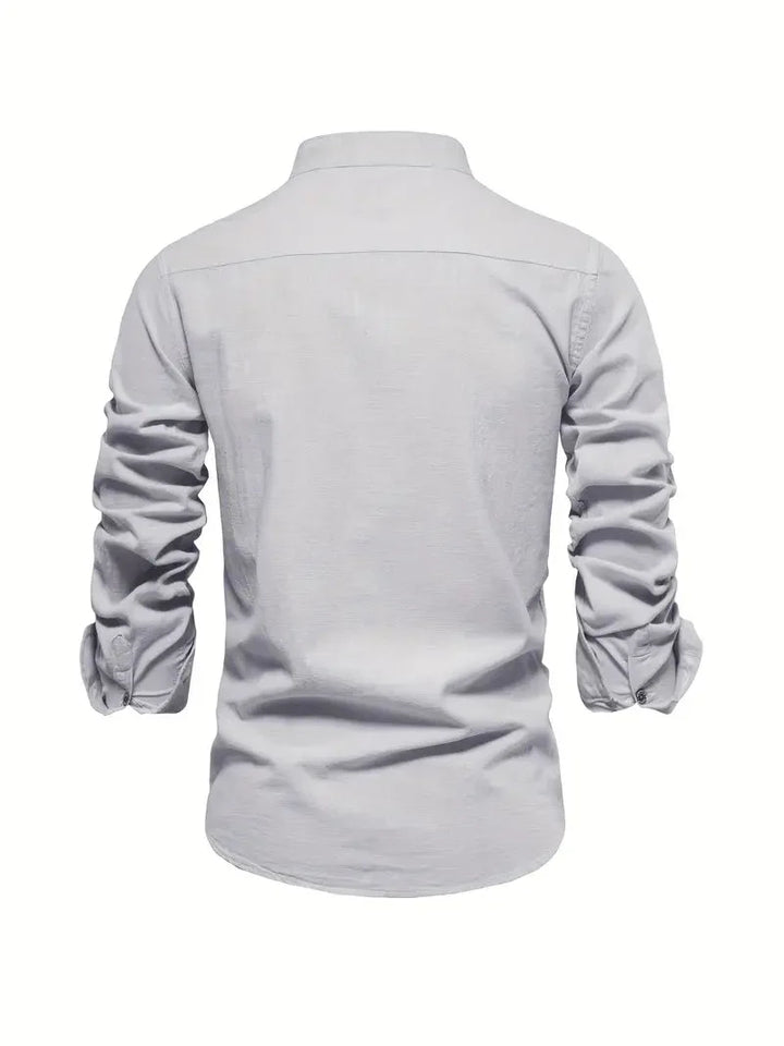 Ademend herenshirt met lange mouw en opstaande kraag, perfect voor een comfortabele dag.