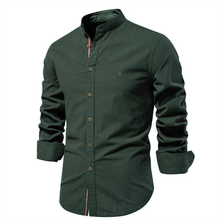 Zwart herenshirt met lange mouw en opstaande kraag, essentieel voor de moderne garderobe.