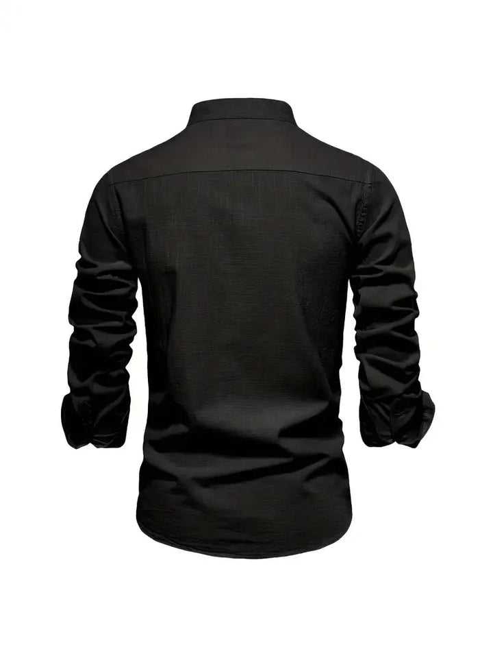 Modern getailleerd herenshirt, lange mouw, opstaande kraag, perfect voor de zelfverzekerde man.