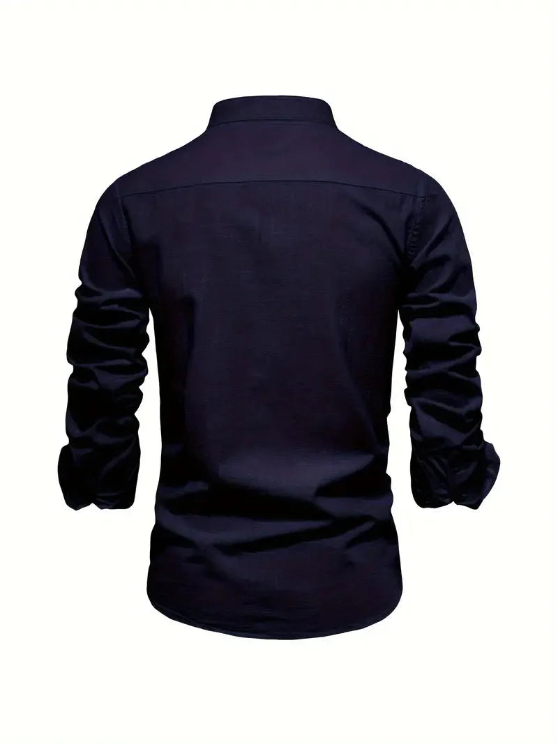 Getailleerd herenshirt met lange mouwen, opstaande kraag en premium stof voor comfort.