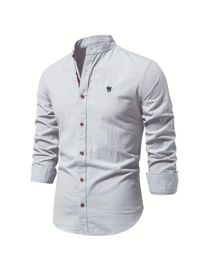 Stijlvol herenshirt, lange mouw, opstaande kraag, combineert zakelijk met casual elegantie.