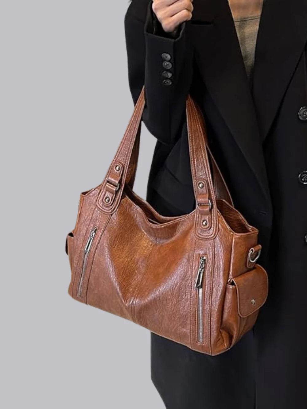 Bruine dames schoudertas, een duurzaam en stijlvol accessoire dat elegantie combineert met functionaliteit.