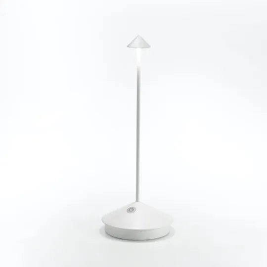 "Moderne draadloze LED tafellamp met elegant design, dimbaar en waterbestendig voor binnen en buiten, sfeervolle verlichting.