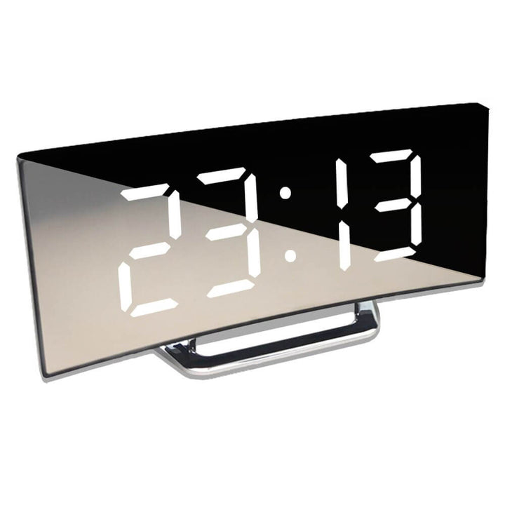 Moderne gebogen LED wekker met helder display voor optimale zichtbaarheid in slaapkamer of werkplek