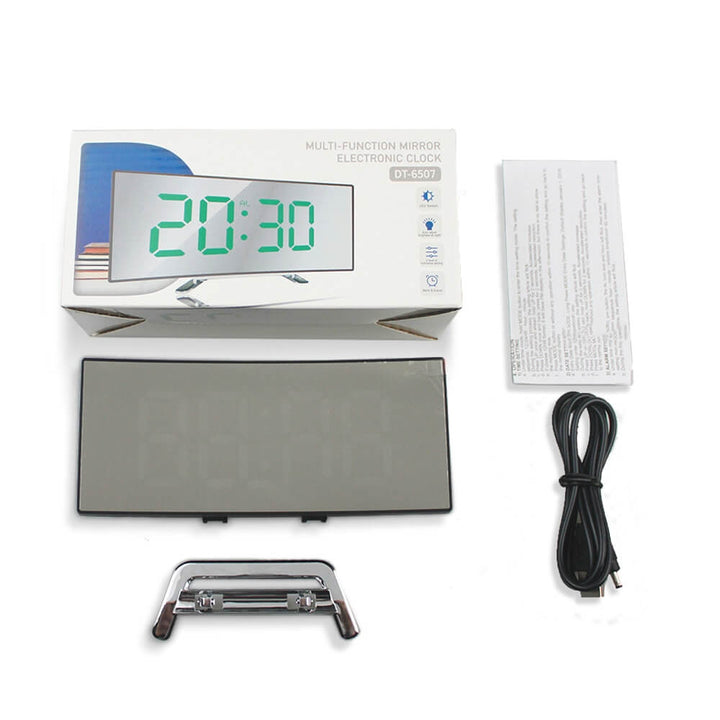 Moderne gebogen LED wekker met helder display voor optimale zichtbaarheid in slaapkamer of werkplek