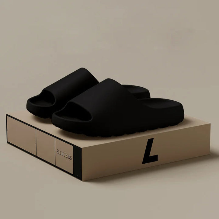 "Moderne heren slippers in beige, bruin, groen en zwart met ergonomische antislip zool, ideaal voor dagelijks comfort."