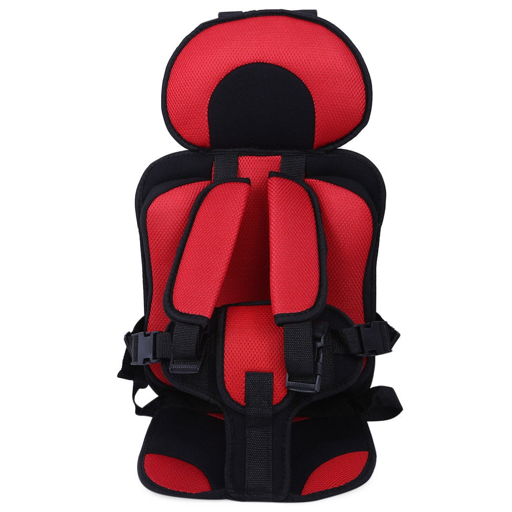 Moderne kinder autostoel met vijfpuntsgordel en ademende stof, ideaal voor comfort en veiligheid tijdens reizen.
