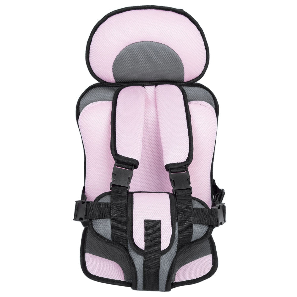 Moderne kinder autostoel met vijfpuntsgordel en ademende stof, ideaal voor comfort en veiligheid tijdens reizen.