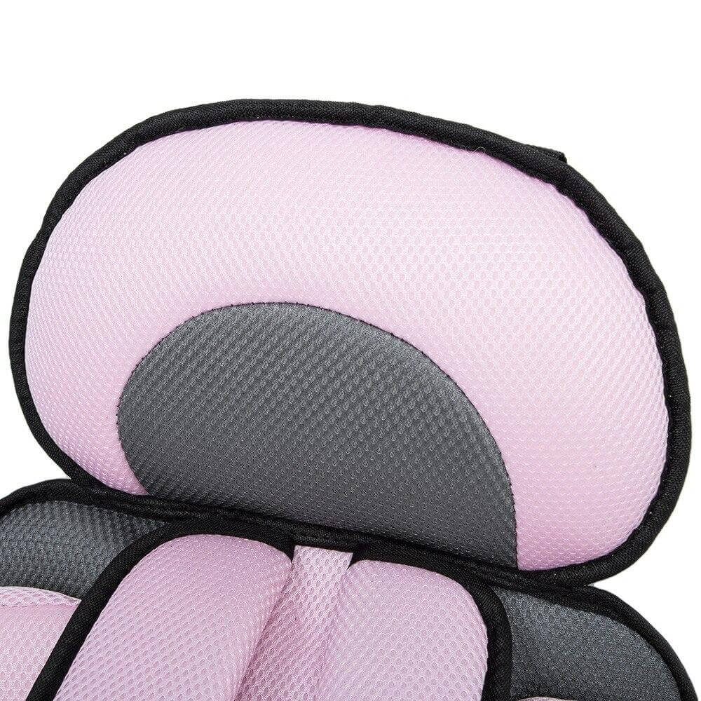 Moderne kinder autostoel met vijfpuntsgordel en ademende stof, ideaal voor comfort en veiligheid tijdens reizen.