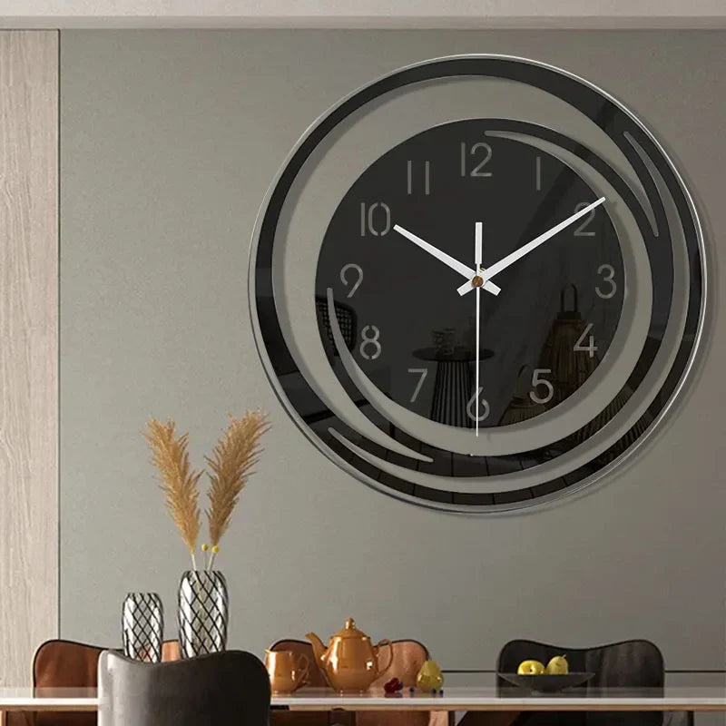 Minimalistische moderne wandklok met stil uurwerk. Voegt elegante functionaliteit toe aan jouw interieur.