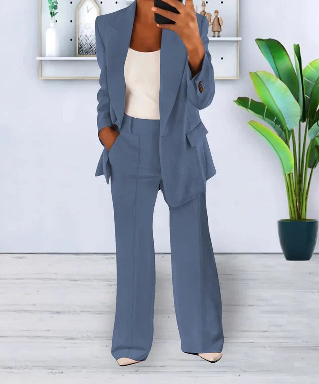 Dames blazer en broek set in trendy oversized pasvorm. Comfortabele stretch kleding, ideaal voor casual chic.