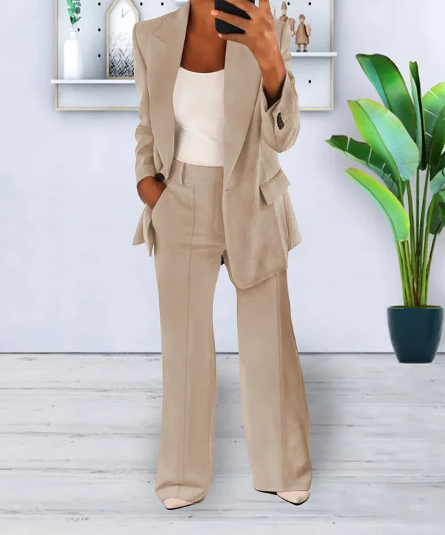 Trendy dames blazer en broek set met oversized pasvorm. Gemaakt van comfortabele stretch voor een stijlvolle look.
