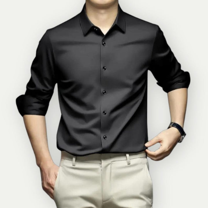 "Modieus slim fit herenoverhemd, kreukvrij en comfortabel, met streepdesign en knoopsluiting, ideaal voor elke gelegenheid."