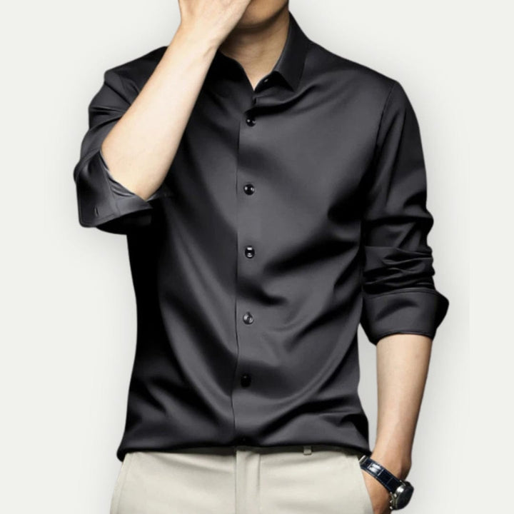 "Modieus slim fit herenoverhemd, kreukvrij en comfortabel, met streepdesign en knoopsluiting, ideaal voor elke gelegenheid."