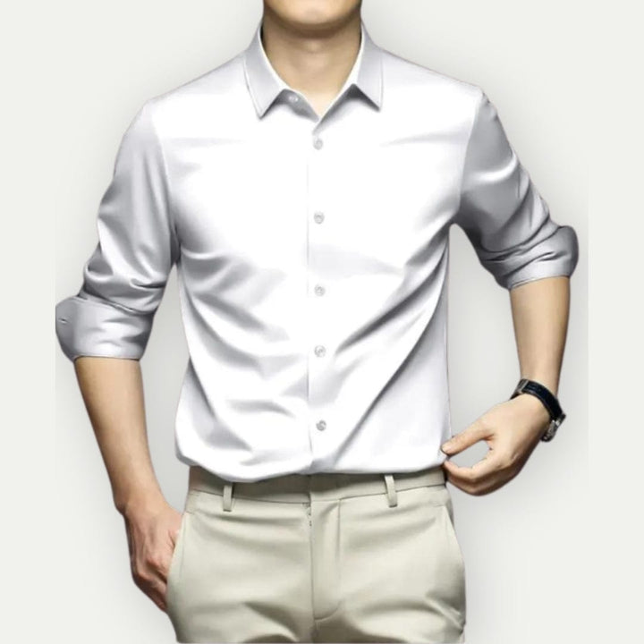 "Modieus slim fit herenoverhemd, kreukvrij en comfortabel, met streepdesign en knoopsluiting, ideaal voor elke gelegenheid."