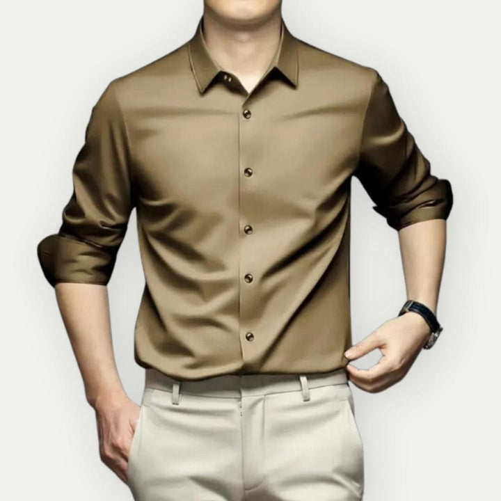 "Modieus slim fit herenoverhemd, kreukvrij en comfortabel, met streepdesign en knoopsluiting, ideaal voor elke gelegenheid."