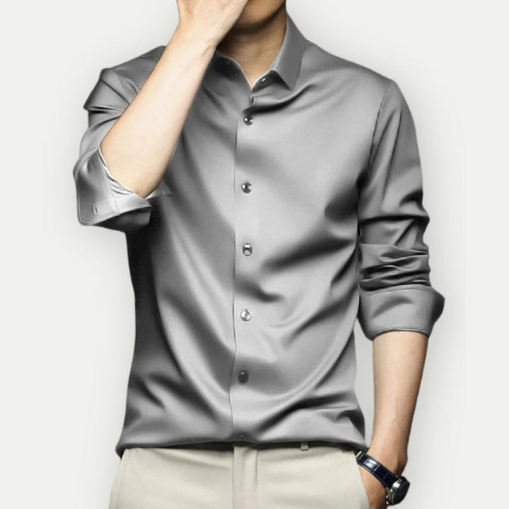 "Modieus slim fit herenoverhemd, kreukvrij en comfortabel, met streepdesign en knoopsluiting, ideaal voor elke gelegenheid."