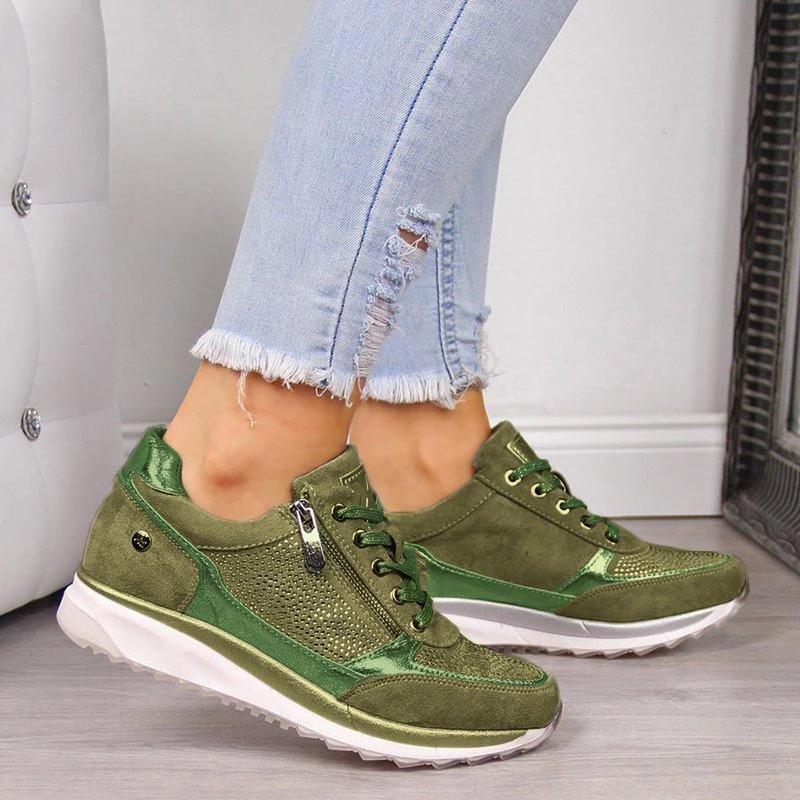 "Modieuze beige orthopedische damessneakers met zijrits en ademend materiaal, ideaal voor comfort en dagelijks gebruik."