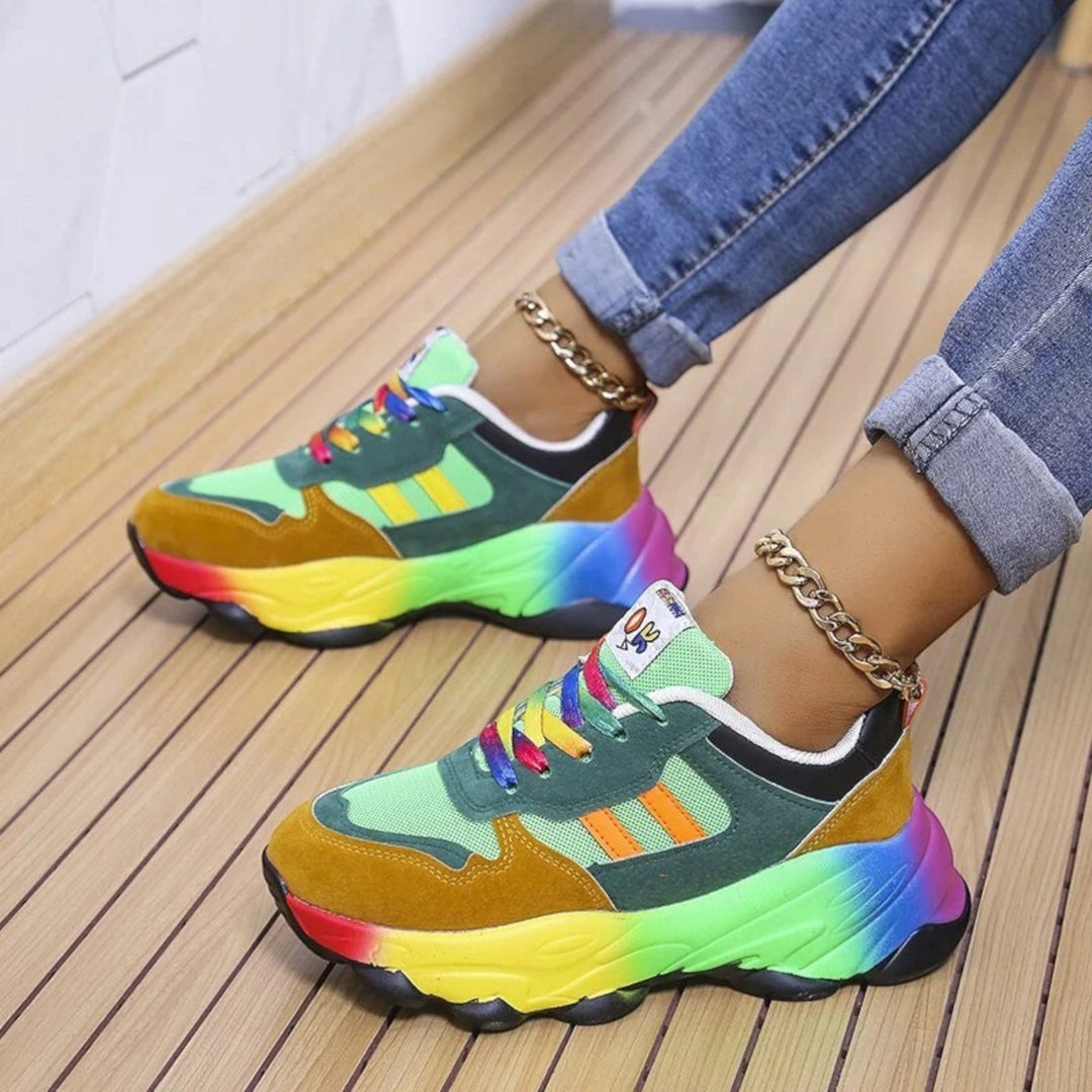 "Modieuze blauwe dames sneakers met verhoogde zool, lichtgewicht design en schokabsorberende zool voor extra comfort."