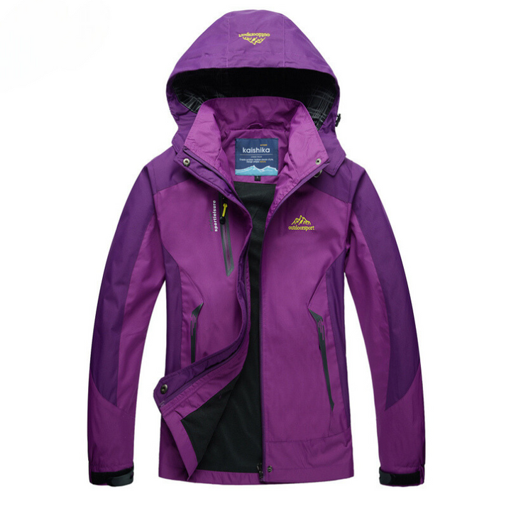Stijlvolle dames regenjas voor buiten, water- en winddicht, met warme voering en capuchon voor winterse dagen.