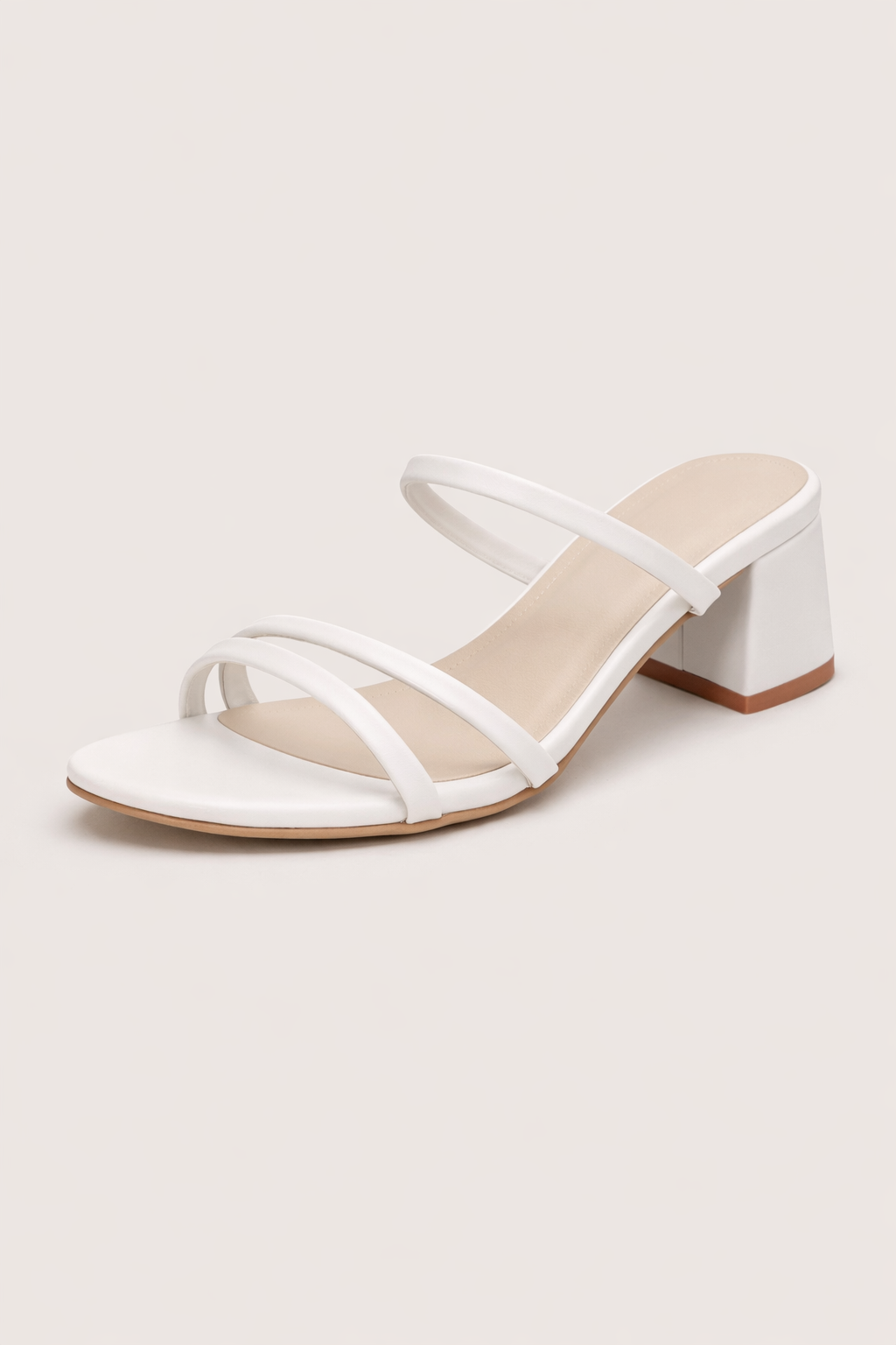 Elegante dames sandalen met een trendy brede hak en verfijnde gekruiste bandjes, geschikt voor zomer casual.