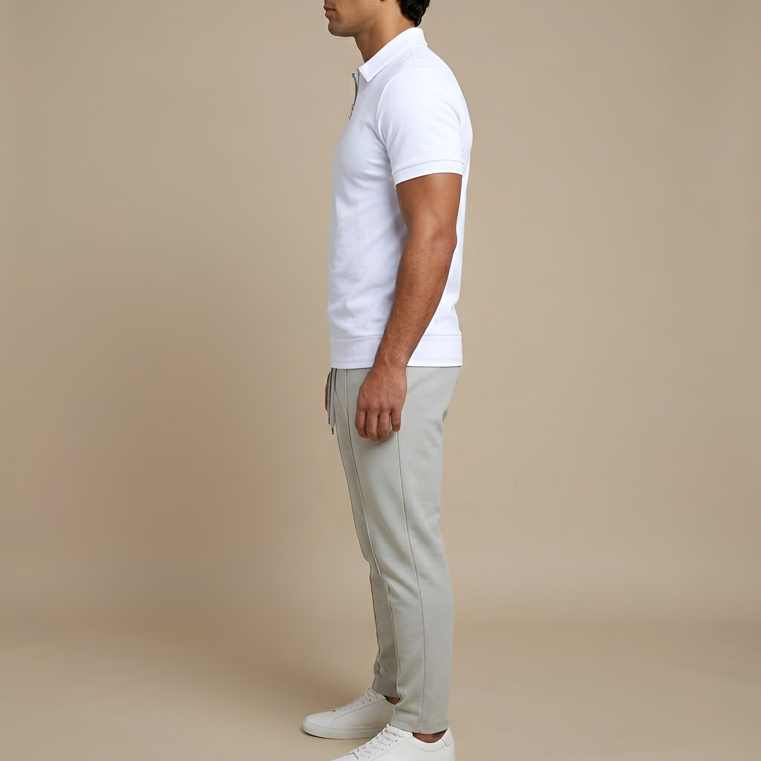 Comfortabele herenpolo met rits en korte mouwen. Slim fit model, geschikt voor dagelijkse kleding.