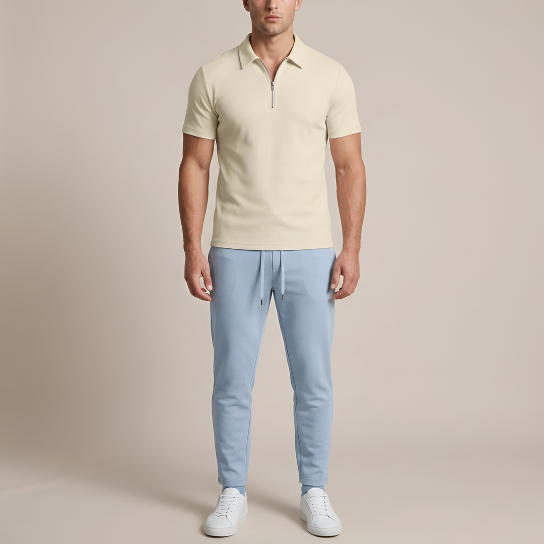 Veelzijdige heren ritspolo, korte mouw, slim fit. Perfect voor zowel casual als smart casual outfits.