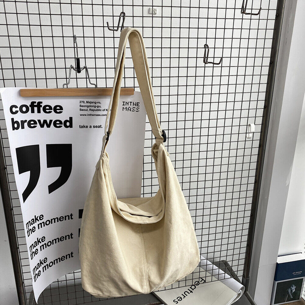Minimalistische dames schoudertas, een ruime blikvanger voor dagelijks comfort en een modieuze uitstraling.