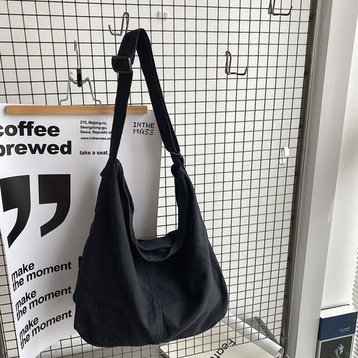 Praktische en ruime schoudertas voor dames met een minimalistisch design. Ideaal voor werk, reizen of vrije tijd.