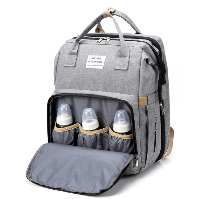 Multifunctionele reisrugzak en verzorgingstas met ingebouwd babybedje voor baby comfort.