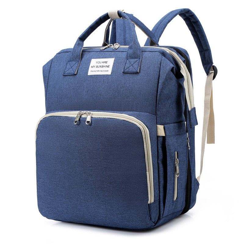 Compacte opvouwbare luiertas die transformeert in veilig babybedje voor comfortabele rust.