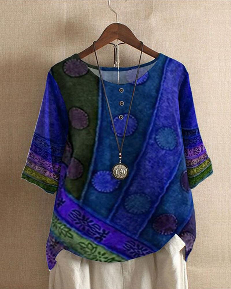 Myla Blouse Dames - Retro Bohème Print - Model met omarmende pasvorm