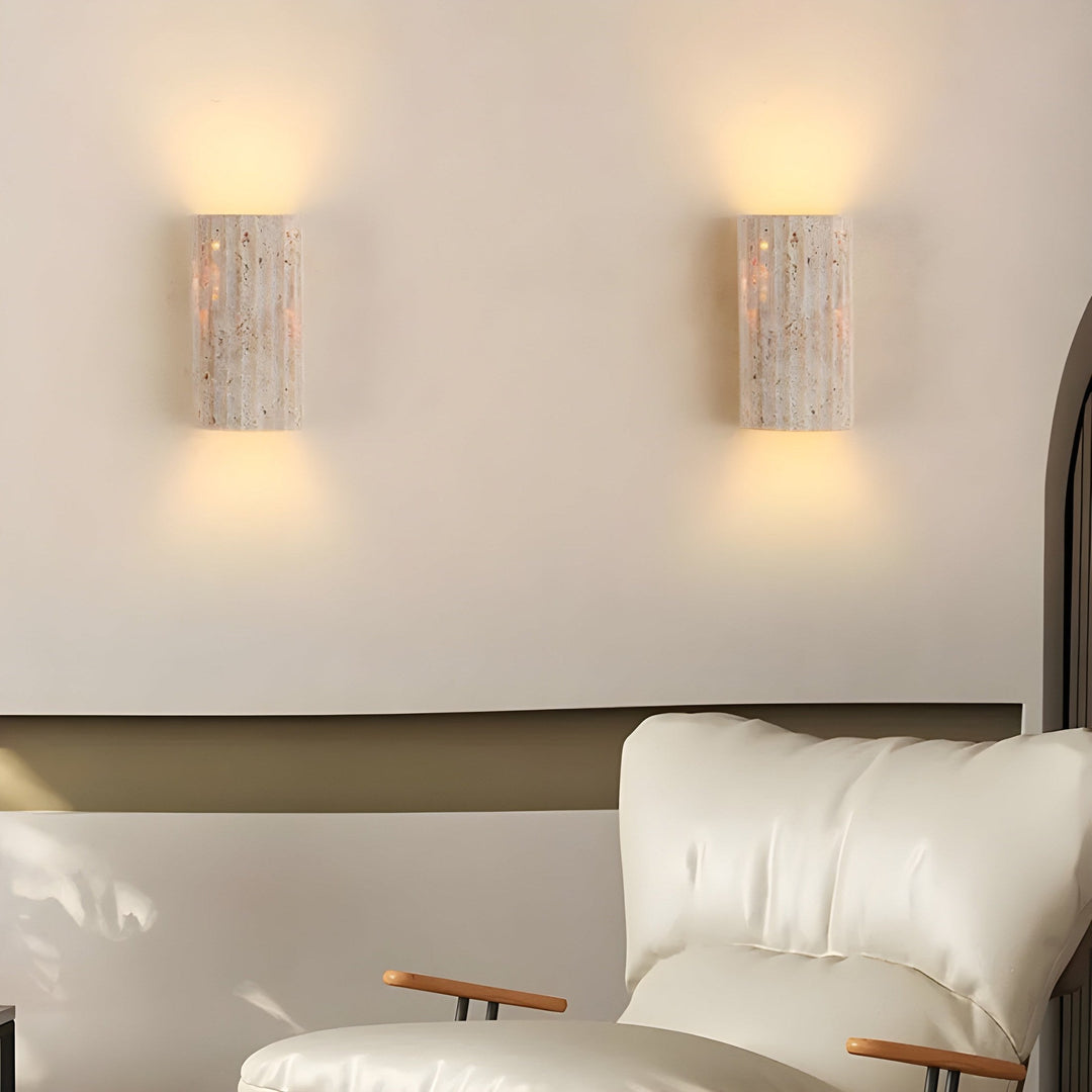 "Natuurstenen wandlamp met warm LED-licht, elegant design, unieke textuur, perfecte ambiance voor elke kamer"