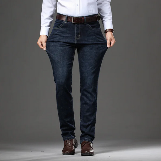 "Nauwsluitende heren jeans met stretch in blauwe tint, comfort en stijl, voor dagelijkse elegantie en veelzijdige looks."