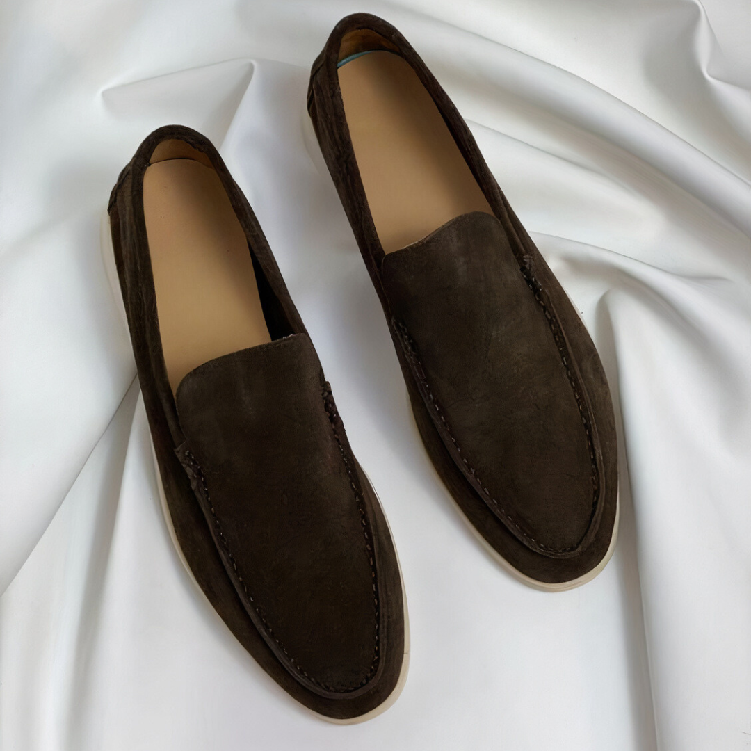 "Navy blauwe suède loafers voor heren, lichtgewicht en ademend, ideaal voor elke gelegenheid, casual en formeel."