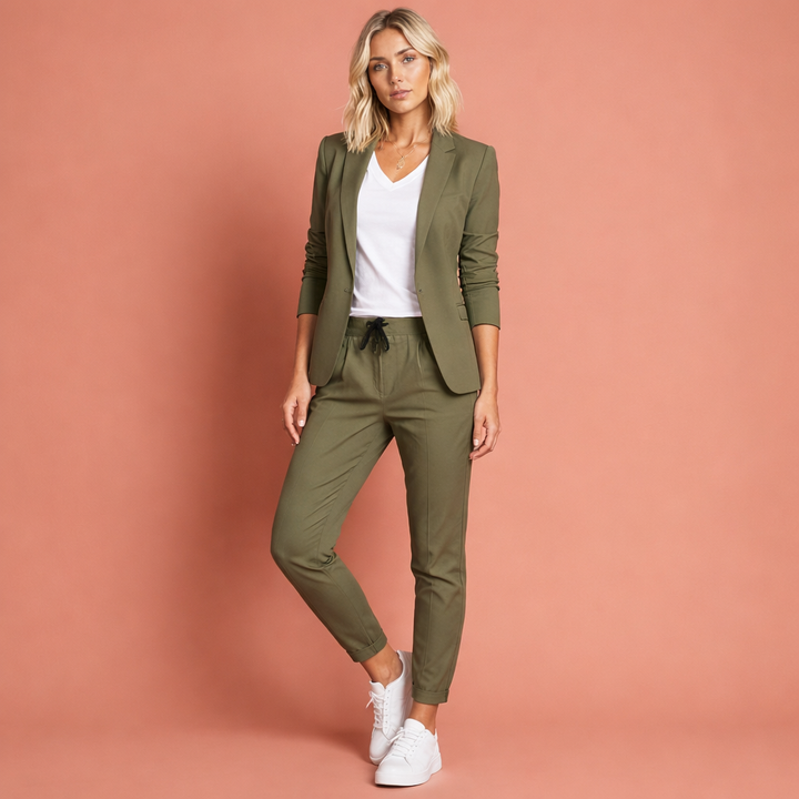 Modieuze tweedelige Nienke dames outfit, zakelijk en casual