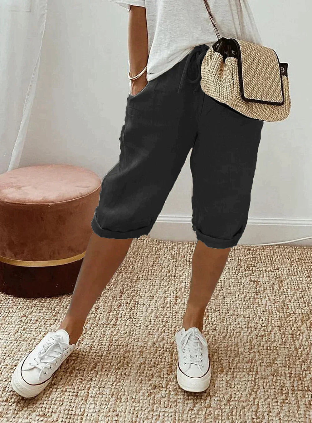 Comfortabele dames capri broek van NoovaMode, perfecte pasvorm voor zomerse dagen en casual mode.