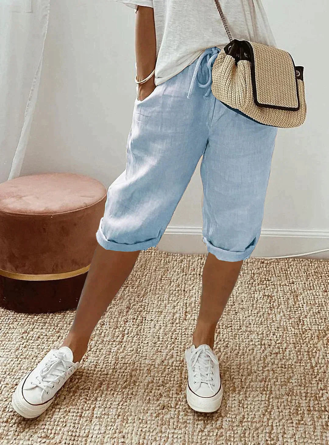 Luchtige NoovaMode dames capri broek, comfortabel en modieus voor warme zomerdagen, veelzijdig in gebruik.