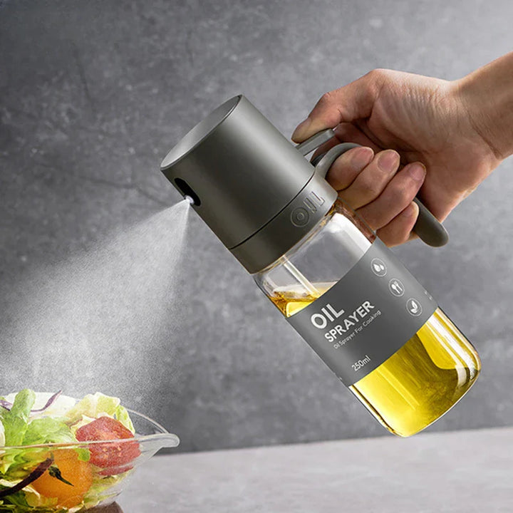 "Oliespuitfles 250 ml van hoog borosilicaatglas, slank en stijlvol ontwerp voor gelijkmatige olieverdeling in de keuken."